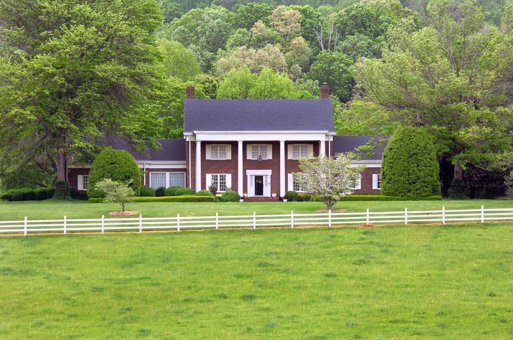 Brick home eligible for a fast cash home sale in Huntsville, AL